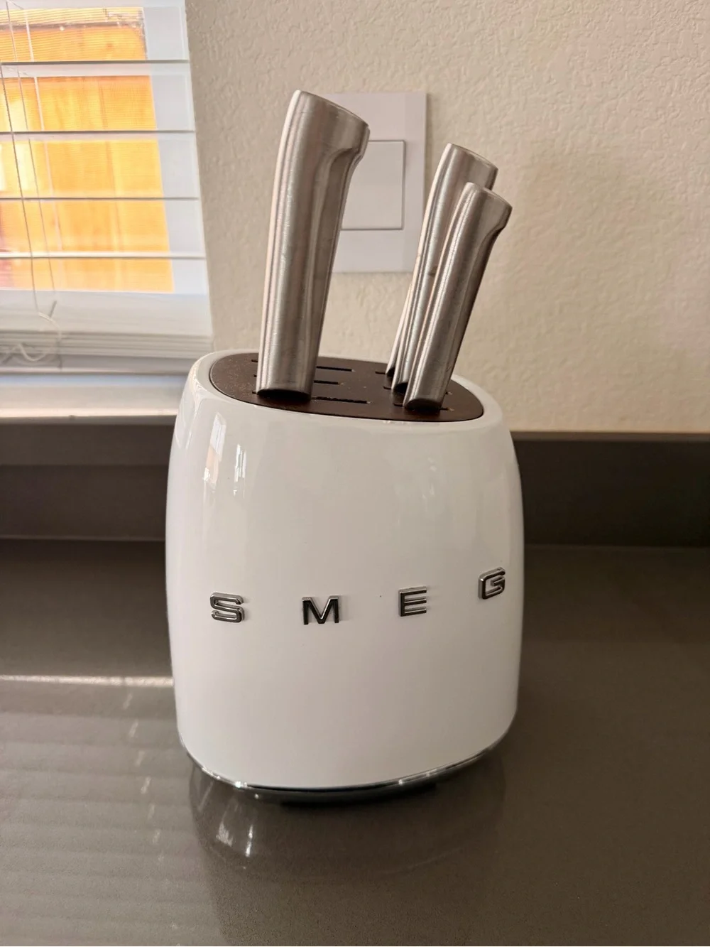 SMEG White Knife Block Set with Stainless Steel Handles
